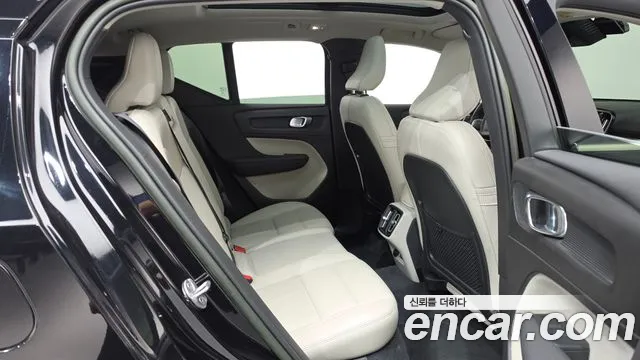 Вольво XC40 B4 Ultimate Bright — Фото автомобиля 11