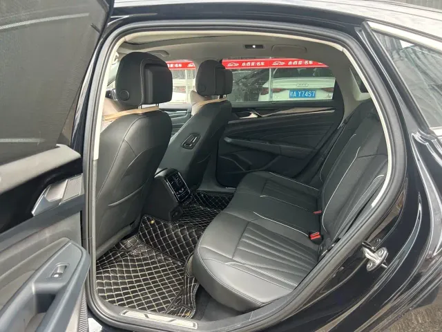 Volkswagen Passat — Фото автомобиля 7