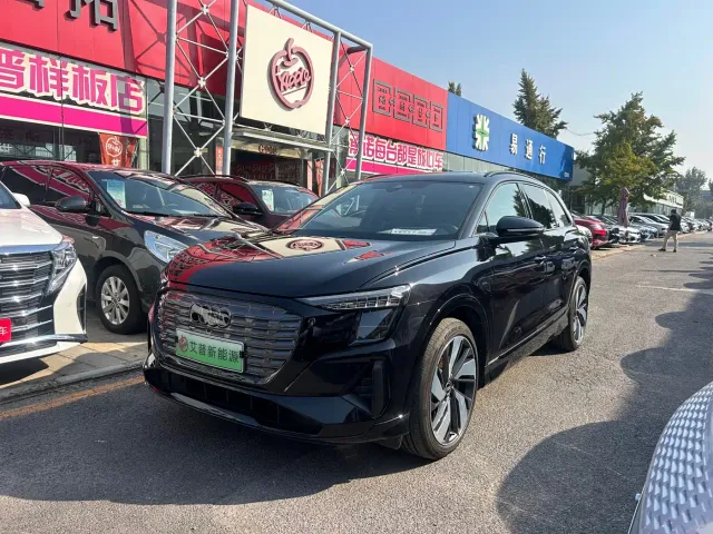 Фотография автомобиля — Audi Q5 e-tron