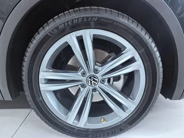 Volkswagen Tiguan L PHEV — Фото автомобиля 14