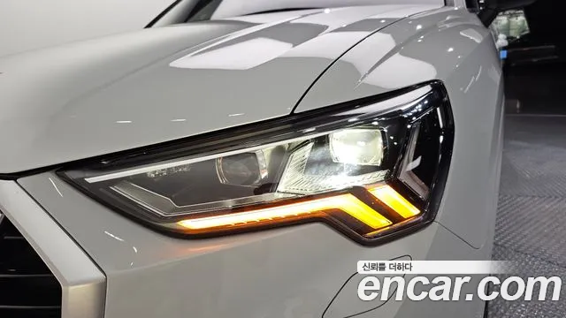 Audi Q3 40 TFSI quattro Premium — Фото автомобиля 4