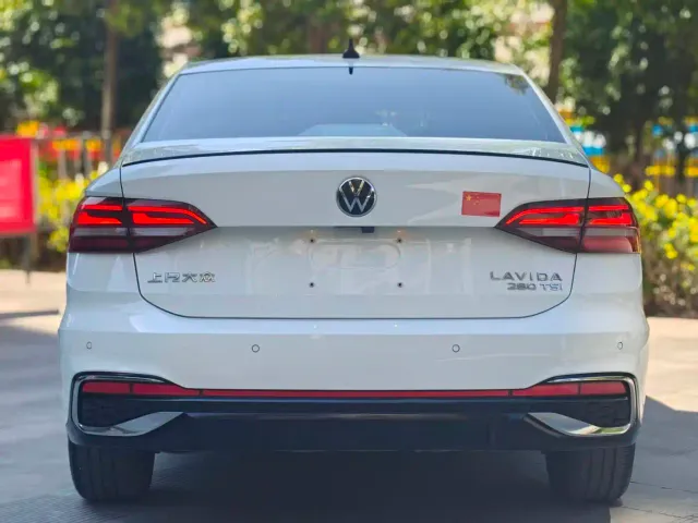 Volkswagen Lavida — Фото автомобиля 4