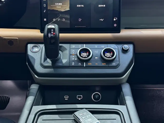 Land Rover Defender — Фото автомобиля 17