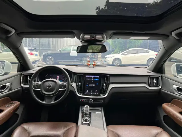 Volvo S60 — Фото автомобиля 9