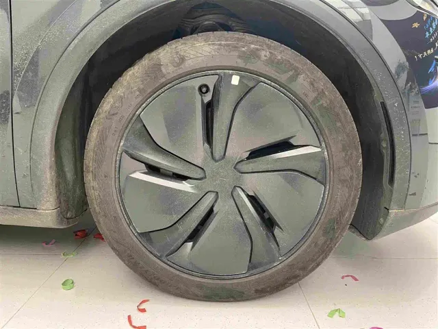 Tesla Model Y — Фото автомобиля 21