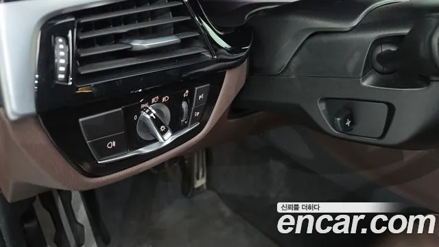 BMW 5 Series G30 — Фото автомобиля 29