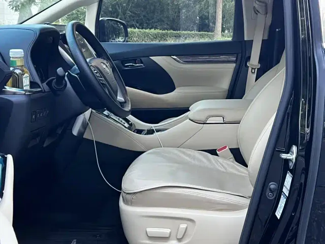 Toyota Vellfire — Фото автомобиля 8