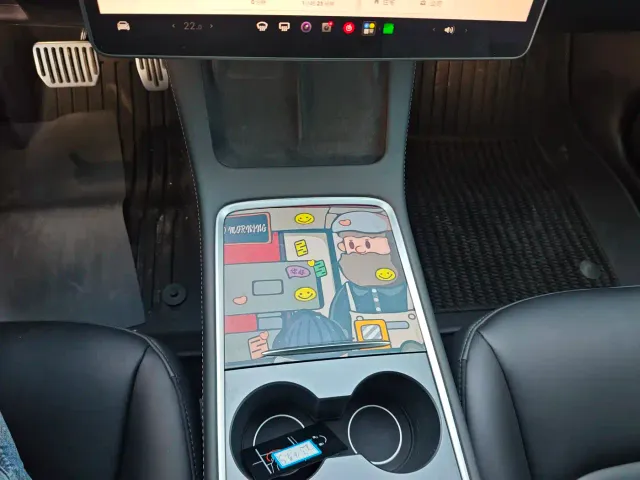 Tesla Model 3 — Фото автомобиля 14