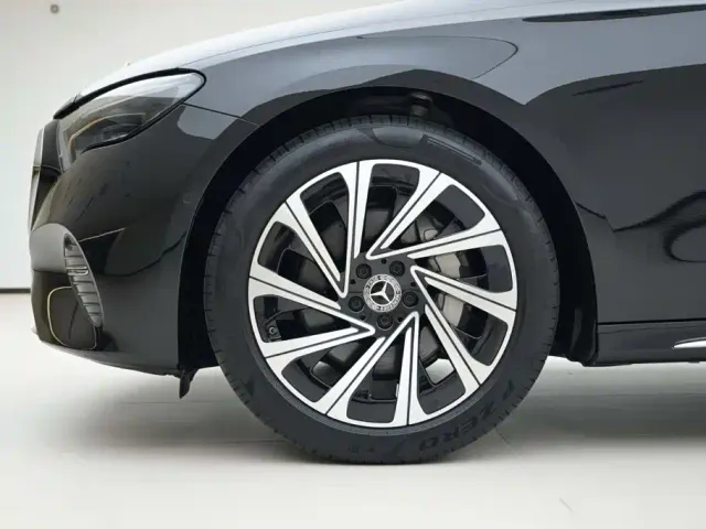 Mercedes-Benz E-Class — Фото автомобиля 14