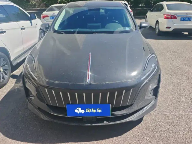 Hongqi E-QM5 — Фото автомобиля 2