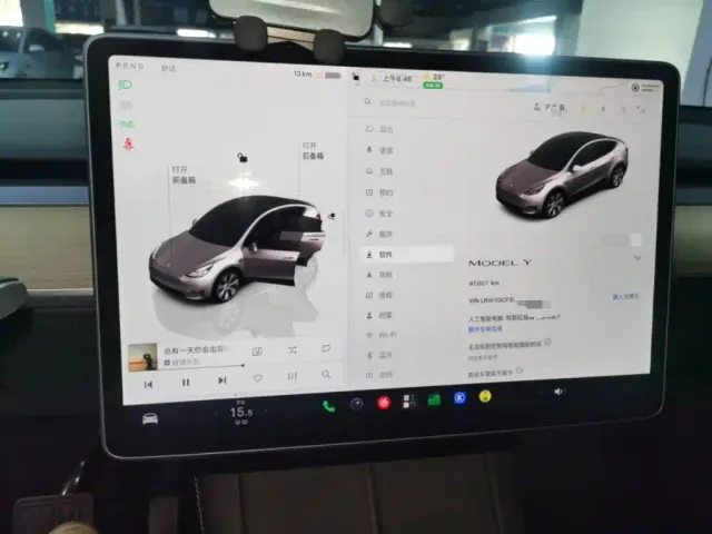 Tesla Model Y — Фото автомобиля 11