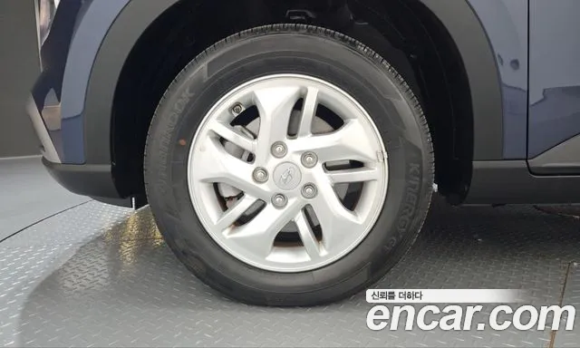 Hyundai Venue — Фото автомобиля 5