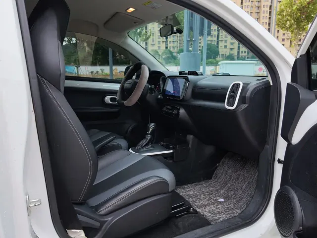 Roewe Clever — Фото автомобиля 13