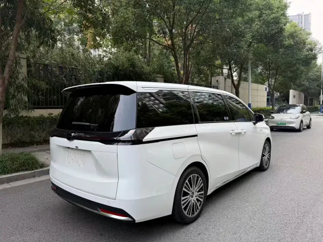 GAC Trumpchi E8 — Фото автомобиля 10