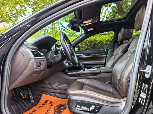 BMW 7 Series — Фото автомобиля 7