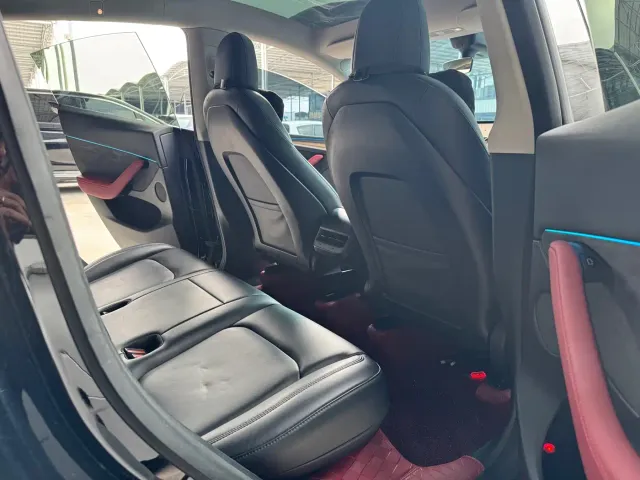 Tesla Model Y — Фото автомобиля 8