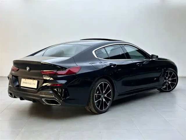 BMW 8 Series — Фото автомобиля 4