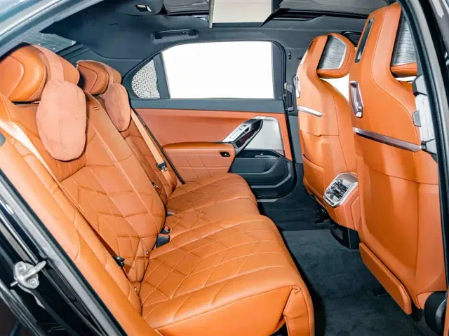 BMW 7 Series — Фото автомобиля 24
