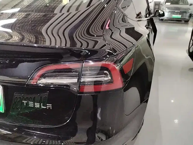 Tesla Model 3 — Фото автомобиля 7