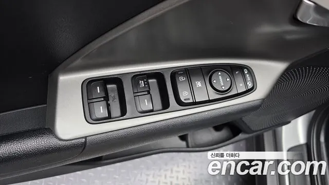 Kia Niro — Фото автомобиля 27
