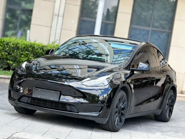 Фотография автомобиля — Tesla Model Y