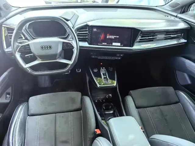 Audi Q4 e-tron — Фото автомобиля 4