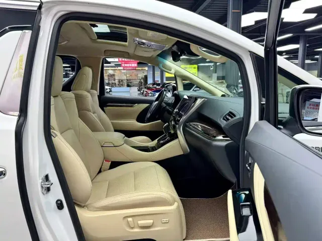 Toyota Alphard — Фото автомобиля 2