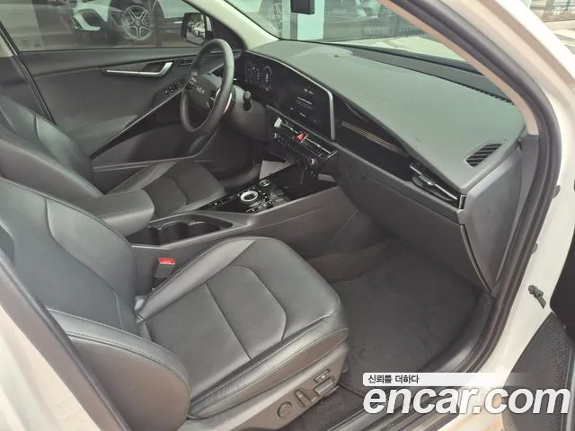 Kia Niro — Фото автомобиля 10