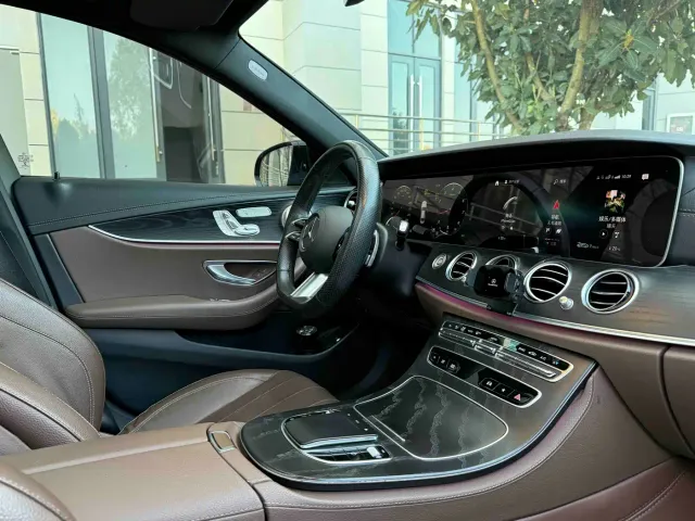 Mercedes-Benz E-Class — Фото автомобиля 12