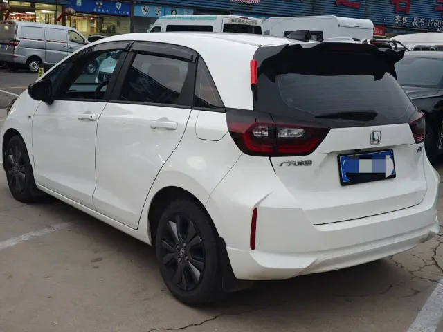 Honda Fit — Фото автомобиля 3