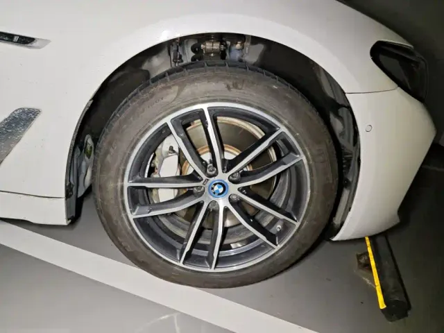 BMW 5 Series — Фото автомобиля 8