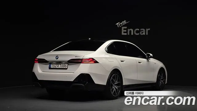 BMW 5 Series G60 — Фото автомобиля 2
