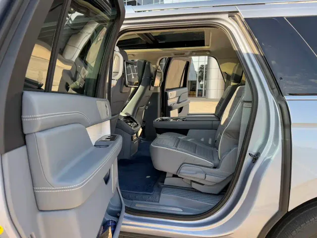Lincoln Navigator — Фото автомобиля 5