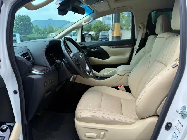 Toyota Alphard — Фото автомобиля 9