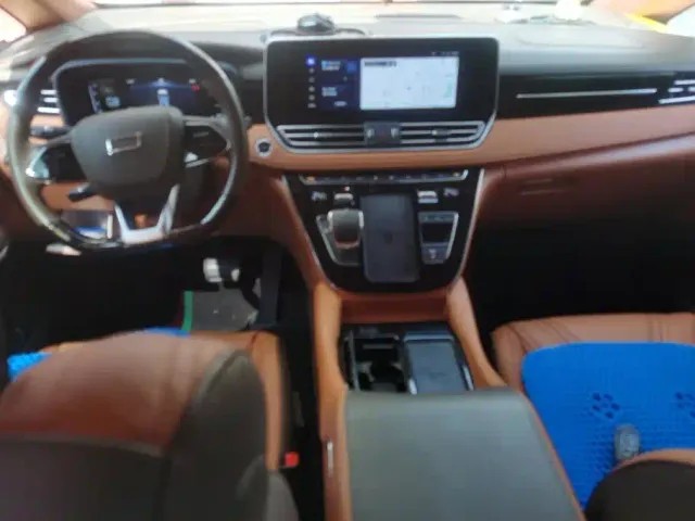 Bestune Besturn M9 — Фото автомобиля 12