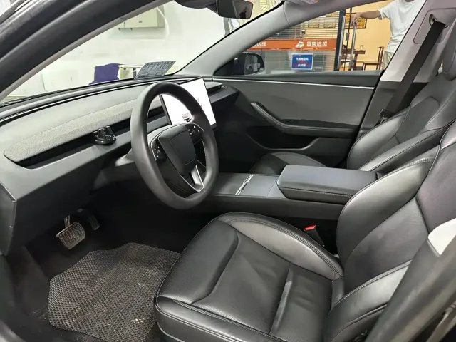 Tesla Model 3 — Фото автомобиля 8