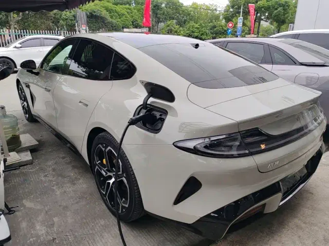 Xiaomi SU7 — Фото автомобиля 4