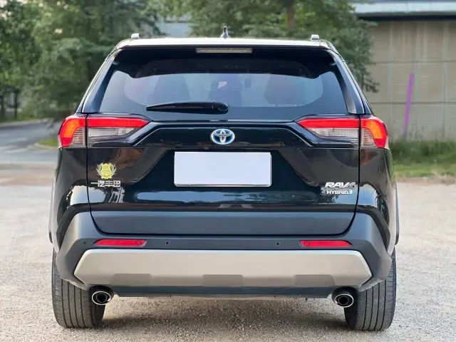 Toyota RAV4 — Фото автомобиля 16