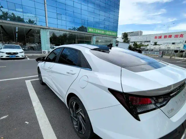 Hyundai Elantra — Фото автомобиля 8
