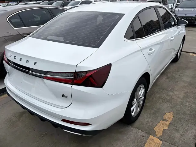 Roewe i5 — Фото автомобиля 6