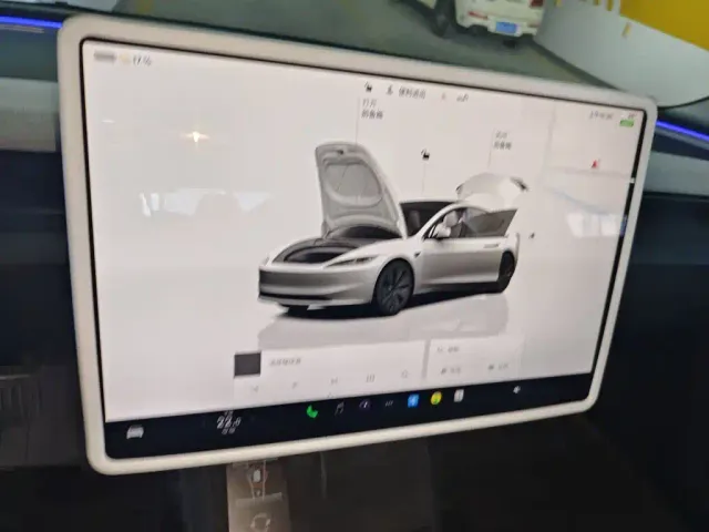 Tesla Model 3 — Фото автомобиля 15