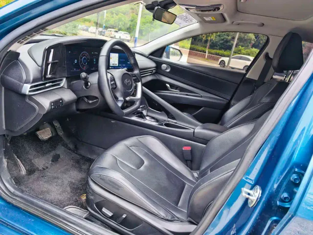 Hyundai Elantra — Фото автомобиля 4