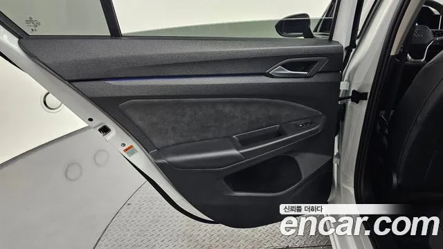 Volkswagen Golf Golf 8 поколение 2.0 TDI Premium — Фото автомобиля 23