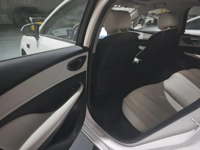 BYD Seal 05 DM-i — Фото автомобиля 7