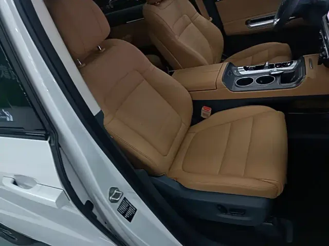 GAC Trumpchi E8 — Фото автомобиля 24