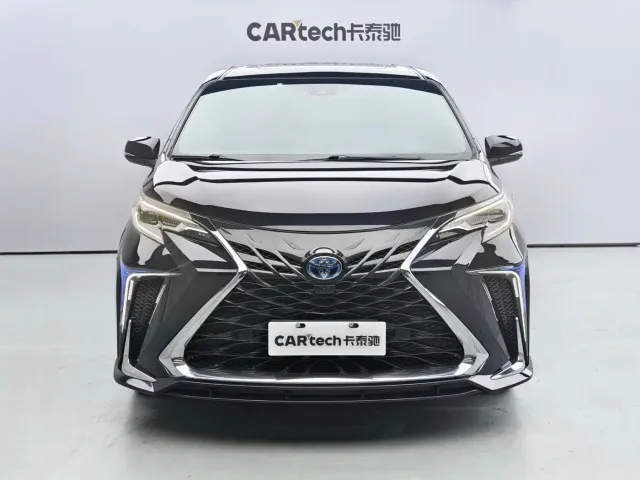 Toyota Sienna — Фото автомобиля 2
