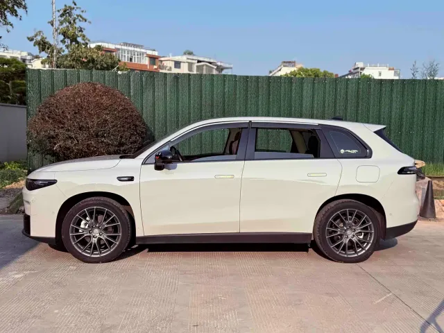 Leapmotor C10 — Фото автомобиля 9