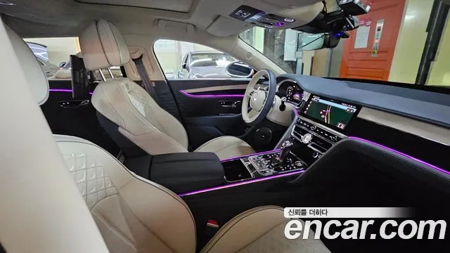Bentley Flying Spur — Фото автомобиля 15