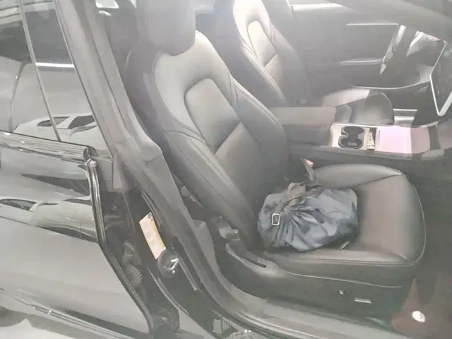 Tesla Model 3 — Фото автомобиля 24