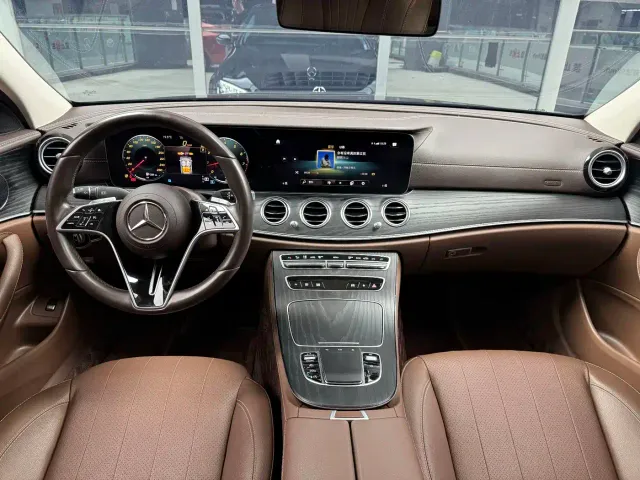 Mercedes-Benz E-Class — Фото автомобиля 5